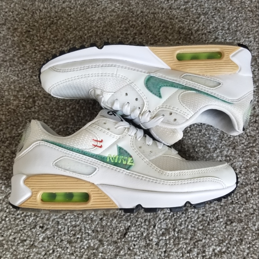 Like New - Women's Nike Air Max 90 SE